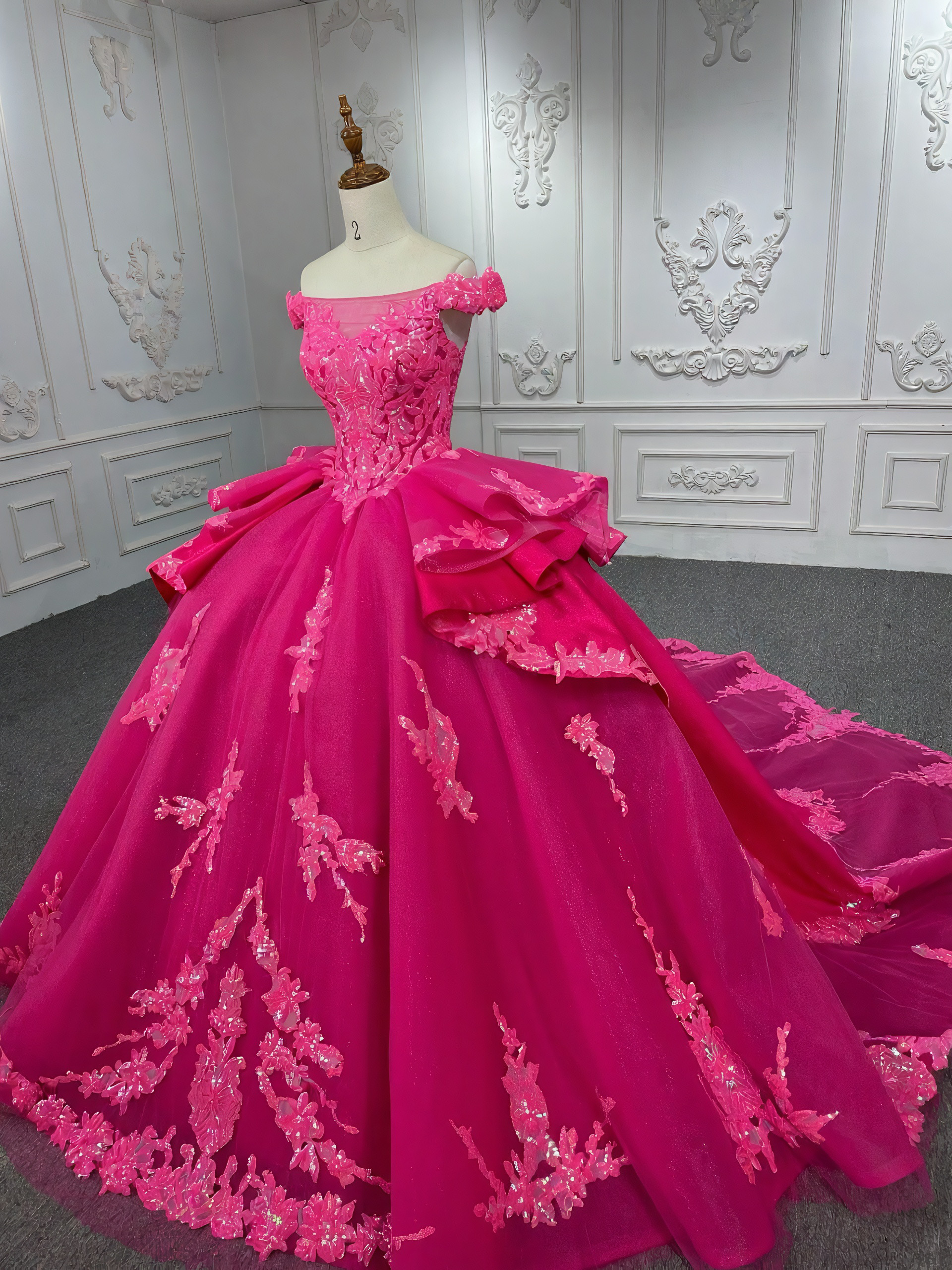 カラフル送料無料　ピンク　オフショルダー　二の腕カバー　可憐なお花刺繍レース　背中空き　編み上げサイズオーダーブライダル