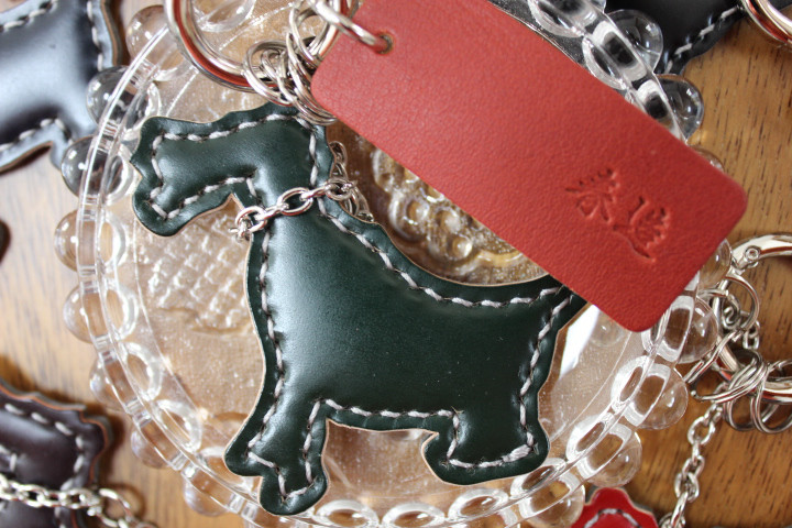 春造　手縫い　カラビナキーリングドック　コードバンレザー（グリーン）