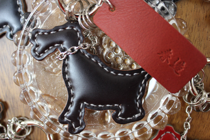 春造　手縫い　カラビナキーリングドック　コードバンレザー（ダークブラウン）