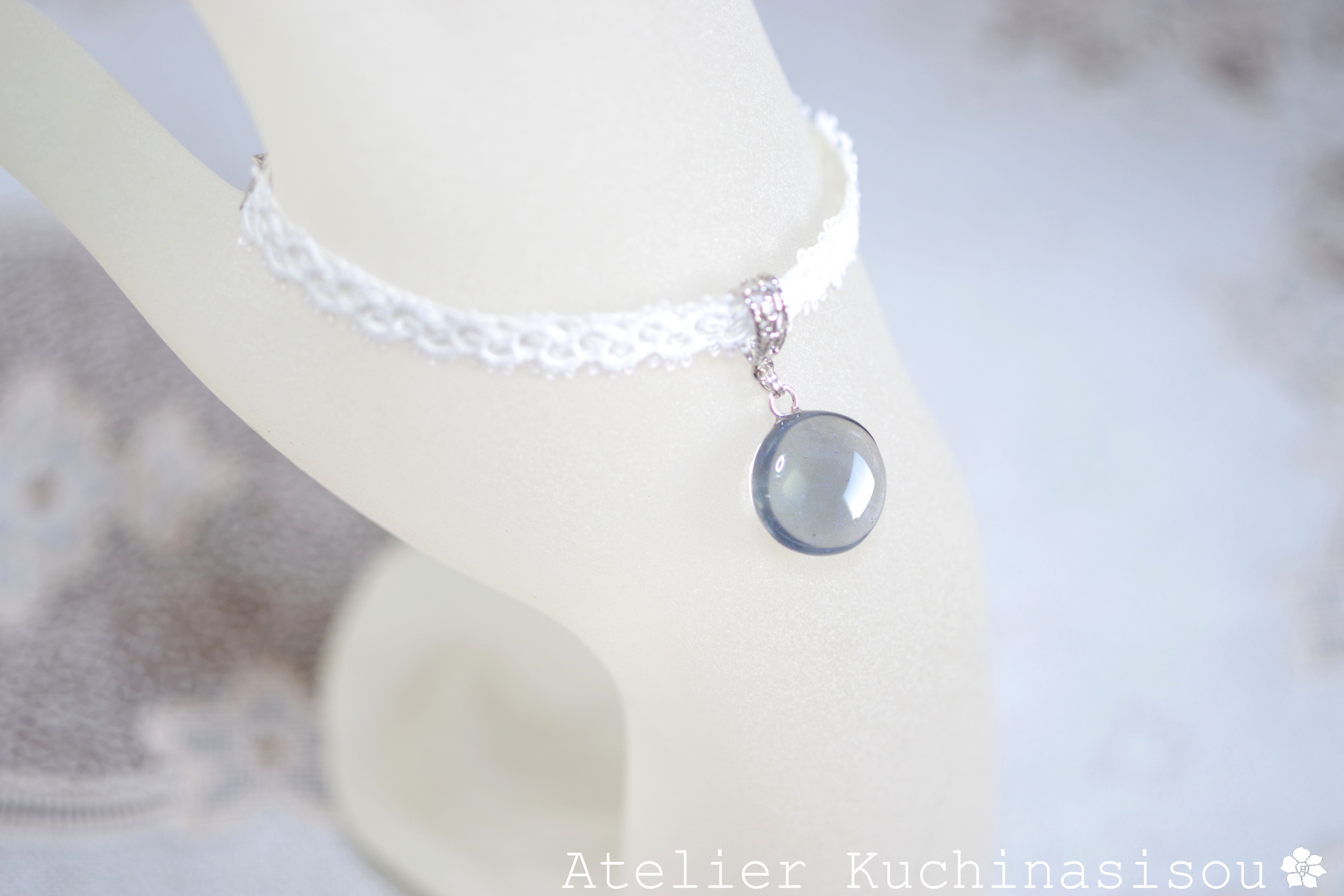 【受注製作】レジンアート　一粒の水滴とタティングレースとサテンリボンのブレスレット〈優しい影を残して〉