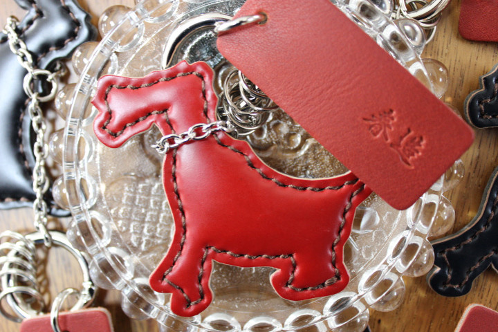 春造　手縫い　カラビナキーリングドック　コードバンレザー（レッド）