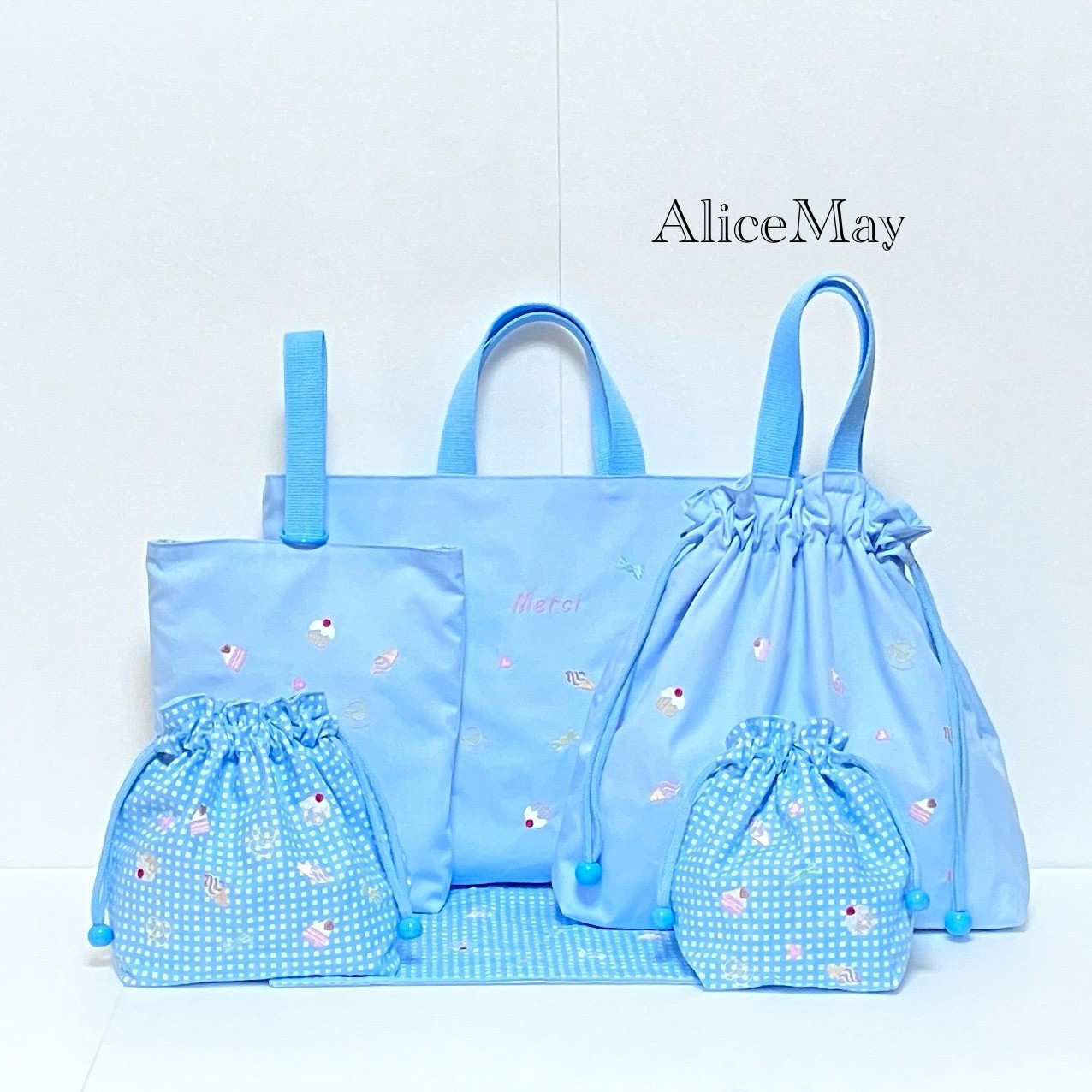 入園入学準備　入園グッズ　サイズ変更可　レッスンバッグ　上履き袋　お着替え袋　リバティ　スイーツ　女の子　刺繡