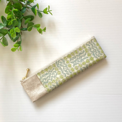 ブックバンドペンケース  B6サイズ (リバティ・スリーピングローズ　イエロー ) /手帳用ペンケース　ラミネート　 2枚目の画像