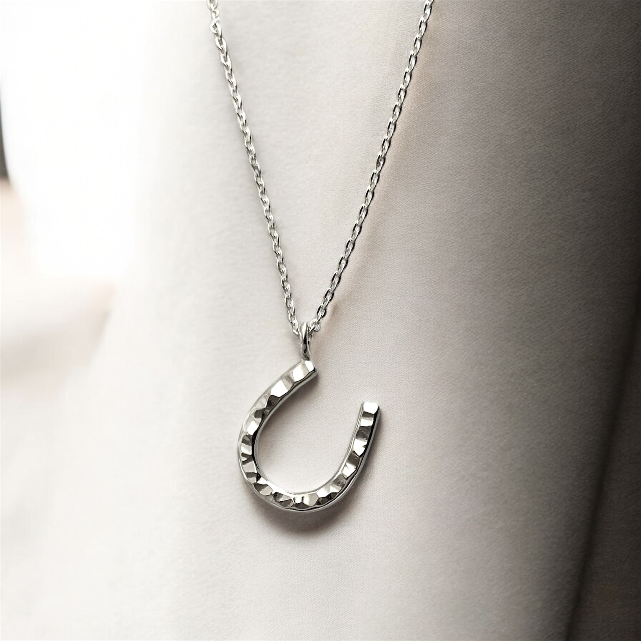幸運のモチーフ ホースシュー チャームネックレス silver925 馬蹄