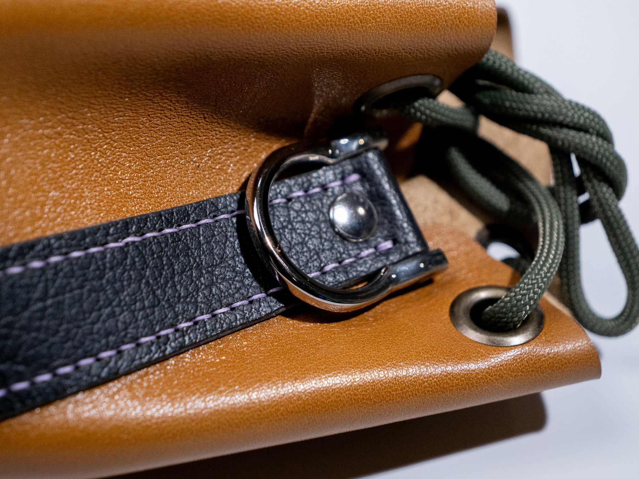 イタリアンレザー　お散歩巾着／Walking Drawstring Pouch