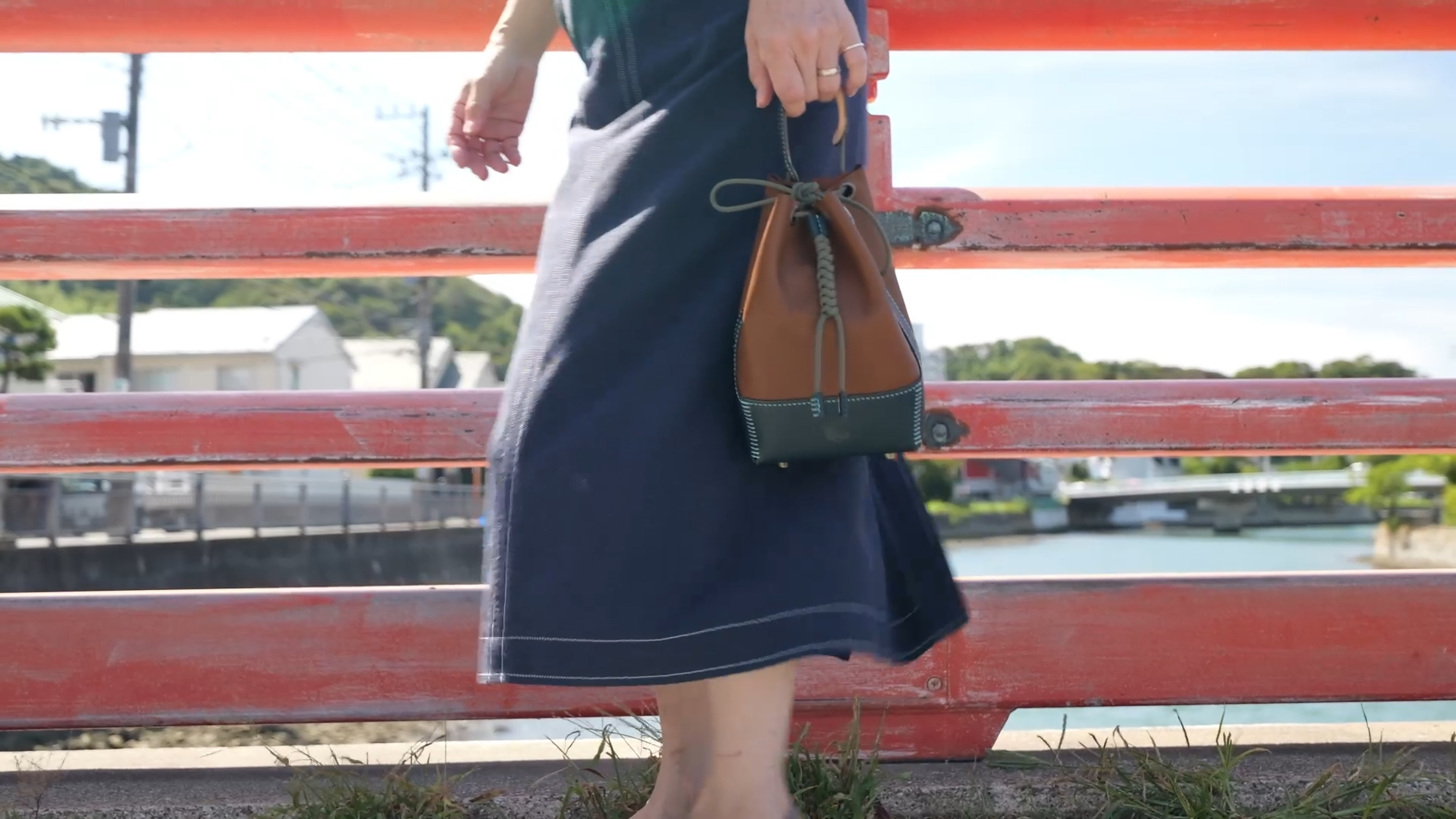 イタリアンレザー　お散歩巾着／Walking Drawstring Pouch