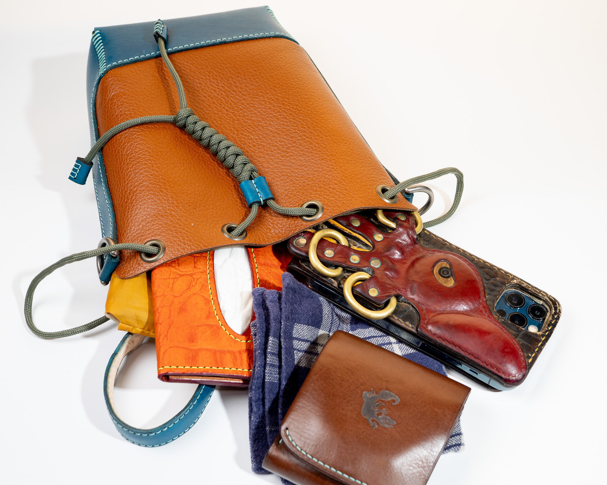 イタリアンレザー　お散歩巾着／Walking Drawstring Pouch