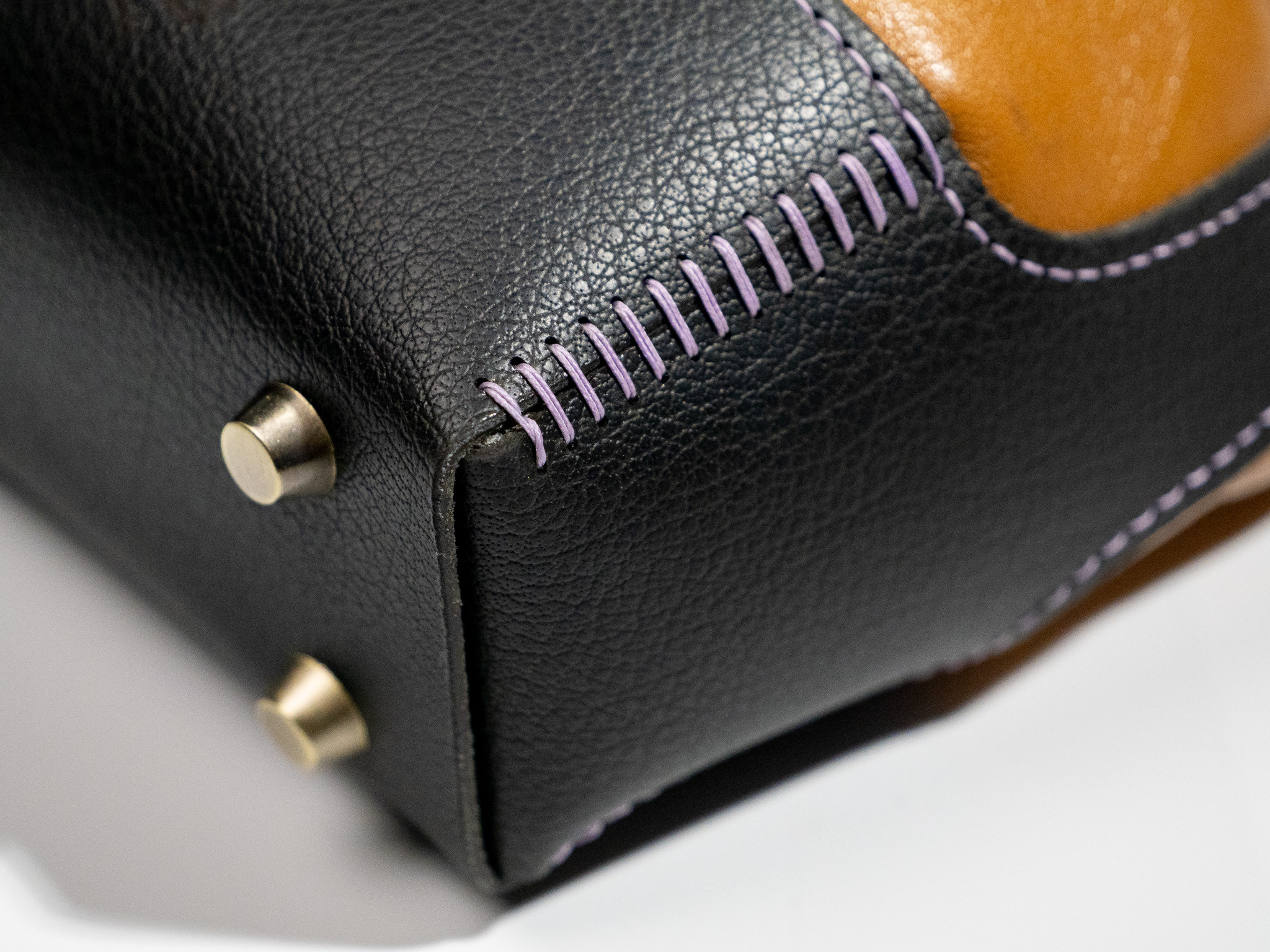 イタリアンレザー　お散歩巾着／Walking Drawstring Pouch