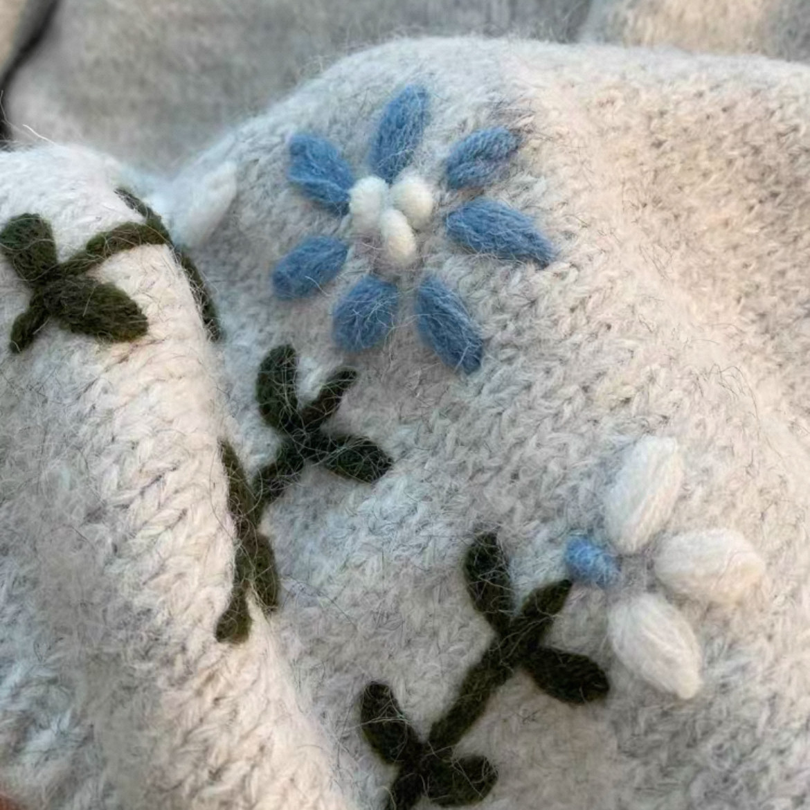 紫陽花（あじさい）大人が着たいお洒落なカーディガン、前開きニットセーター、ジャケット、手編み毛糸厚模様 秋冬限定 厚手