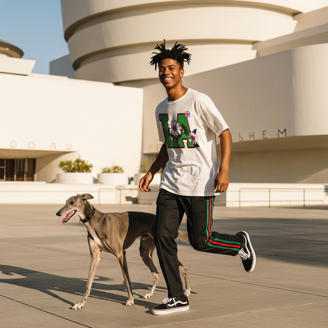 Bloom in LA　グリーン × レッド ロゴ　ホワイトTシャツ　【 インクジェット 】