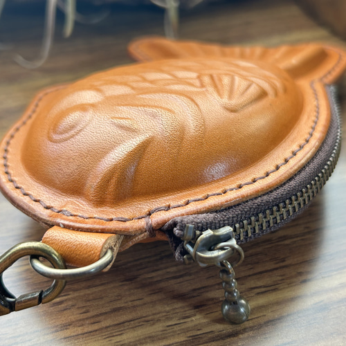 栃木レザー】本革たい焼き型ミニポーチ | 遊び心ある小物・小銭入れ