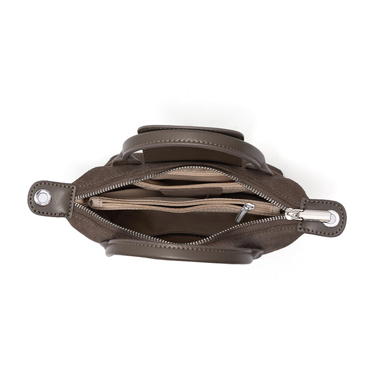 スエード調レザーのミニショルダー｜ふんわり柔らかな質感を楽しむ2WAYバッグ