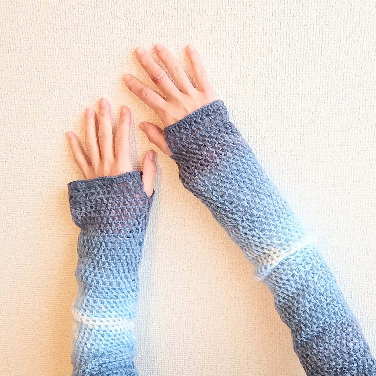 【送料無料】【ロング52cm】ふわっと軽いアームカバーマーブルブルー