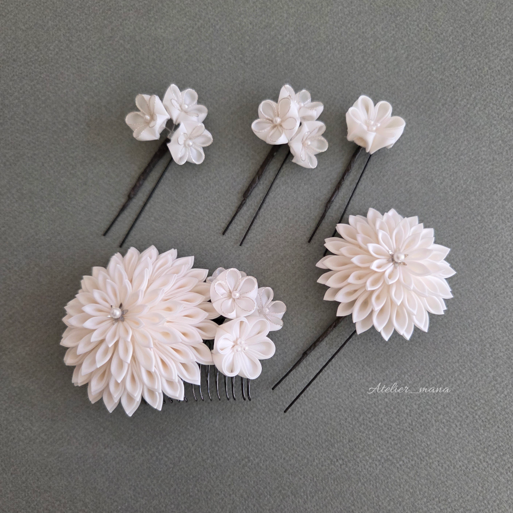 和装　つまみ細工の髪飾り(ホワイト×シルバー)　ウェディングや成人式・卒業式に