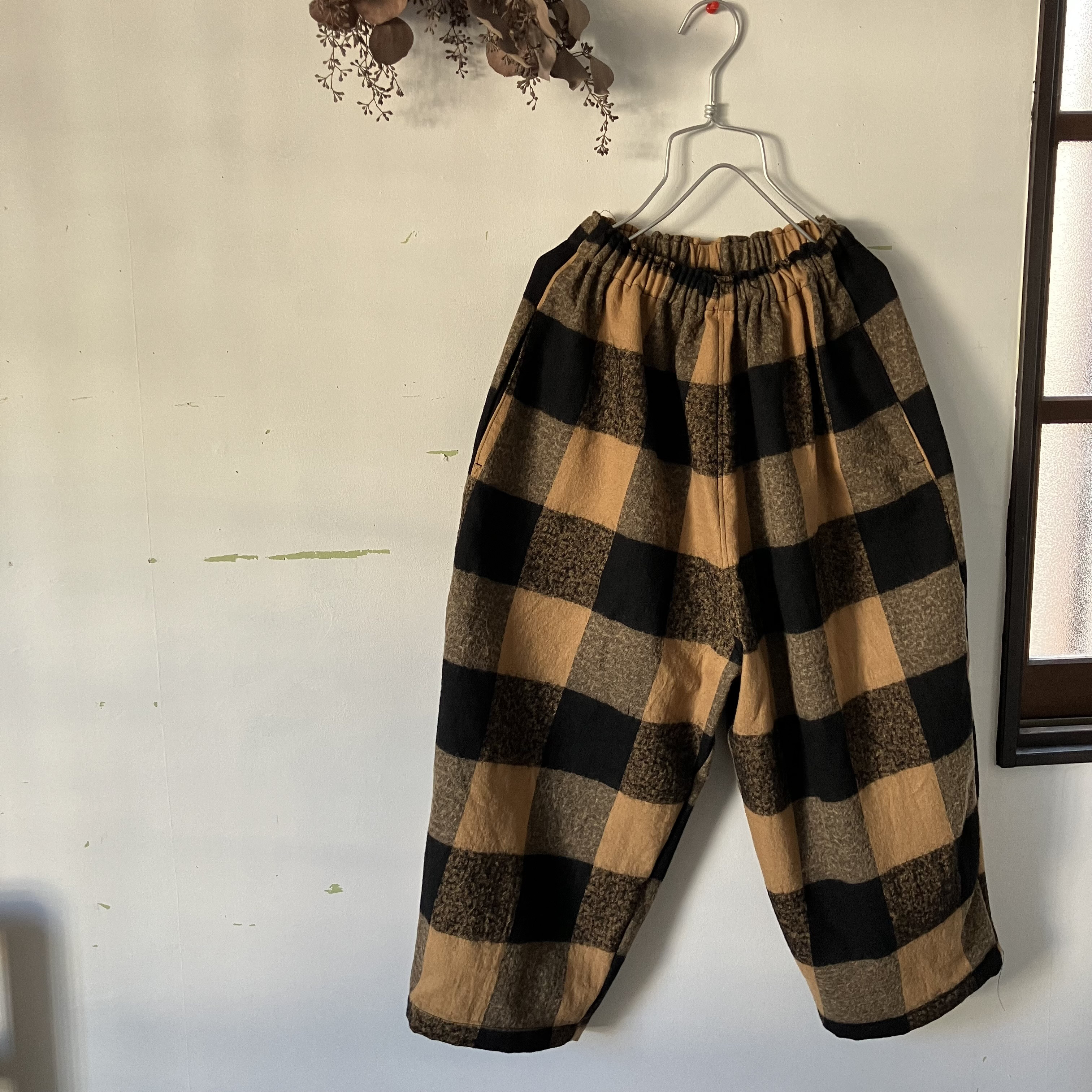 ウールチェックのゆったりパンツ(054)