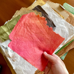 【冬だけの限定出品】身長５cmのミニチュアテディベア(和紙で作った小さなくまのお人形)／サンライズレッド 9枚目の画像