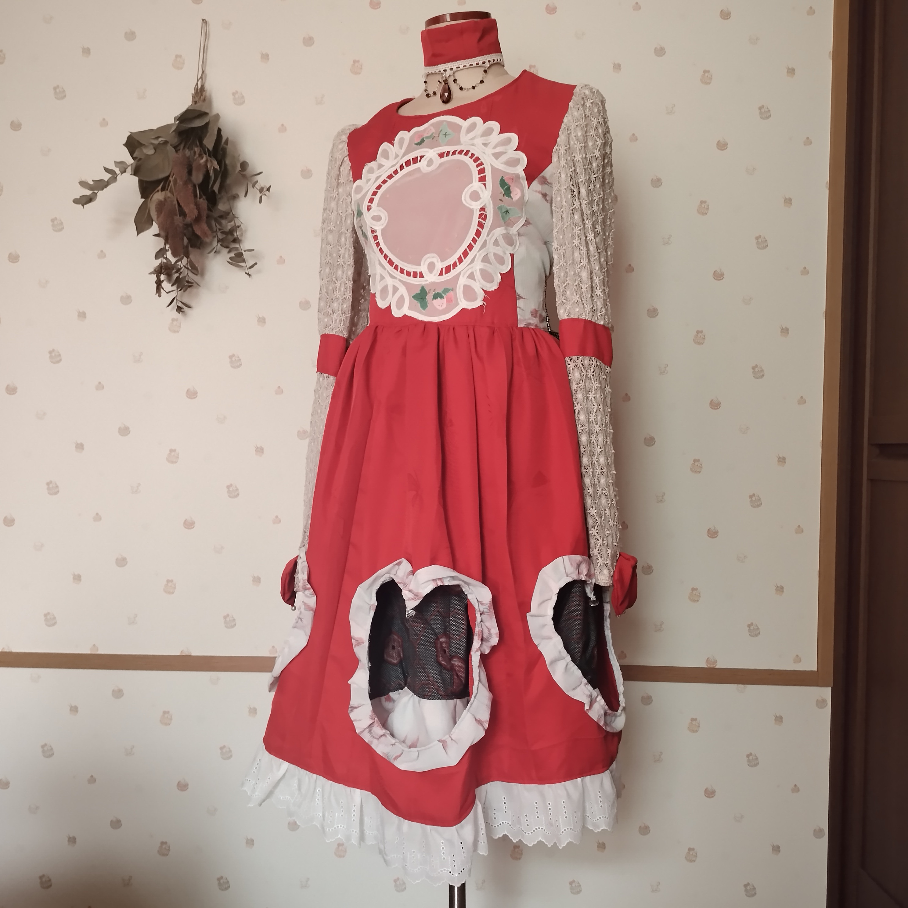 着物リメイク 苺色の憂鬱ワンピース チョーカー、インナースカート付き