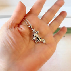 H様ご注文　おめ目がガーネットアカメアマガエルのネックレス 3枚目の画像