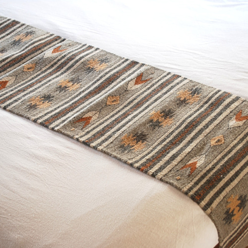 メキシコの天然ウール手織りロングラグ・ベッドスロー｜サポテコ伝統