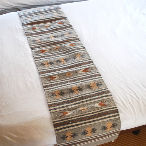 メキシコの天然ウール手織りロングラグ・ベッドスロー｜サポテコ伝統