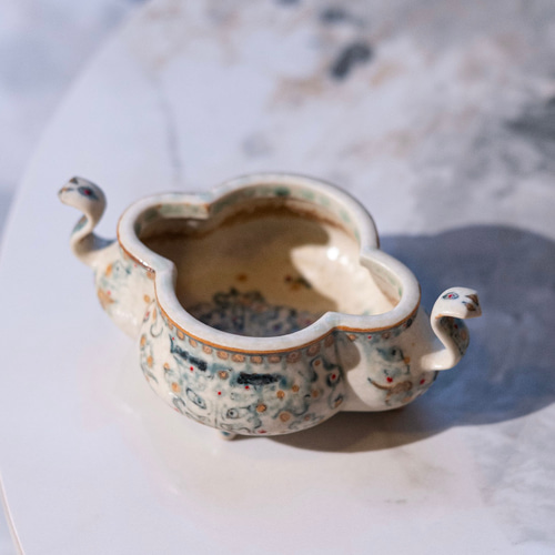 詩瓷集・香道の美 古代青銅器の神秘を磁器で再現｜釉下彩青花染付