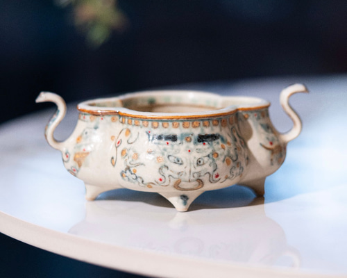 詩瓷集・香道の美 古代青銅器の神秘を磁器で再現｜釉下彩青花染付