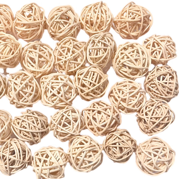 30個 直径3cm インコ かじりおもちゃ ミニ ラタンボール 籐 ボール 天然木 安心安全 ベージュ 茶色 ブラウン 1枚目の画像