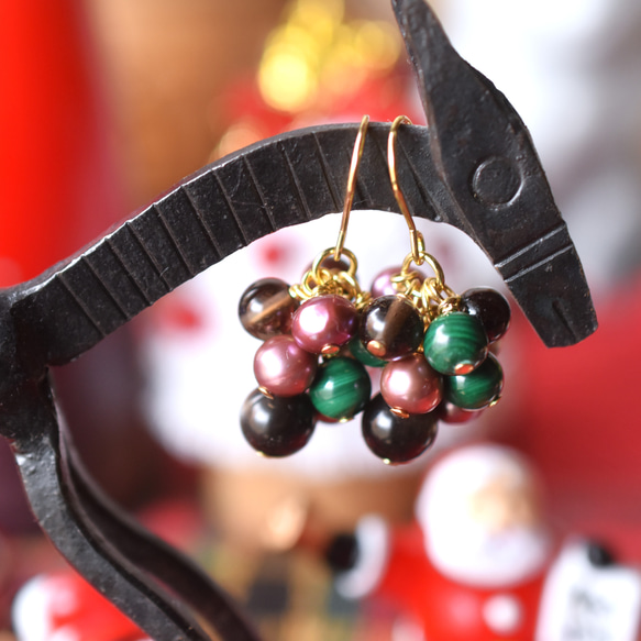 冬の新作【数量限定】大人の色合い　オーナメント風　ボリューム　天然石パール　サージカルステンレスピアス 1枚目の画像