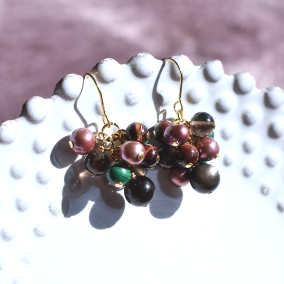 冬の新作【数量限定】大人の色合い　オーナメント風　ボリューム　天然石パール　サージカルステンレスピアス 3枚目の画像