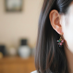 冬の新作【数量限定】大人の色合い　オーナメント風　ボリューム　天然石パール　サージカルステンレスピアス 2枚目の画像