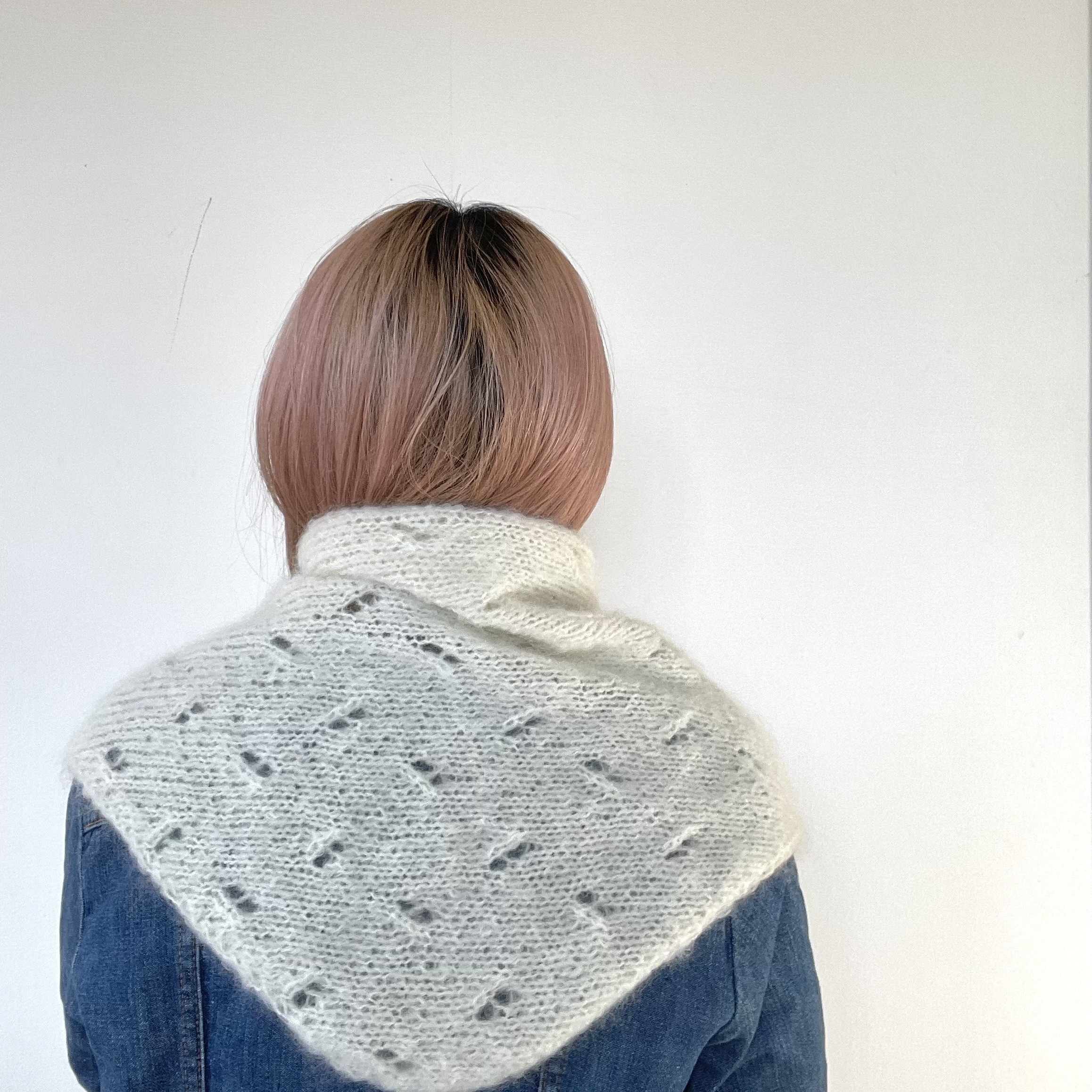 モヘアの三角ショール　グレー　ニットスカーフ