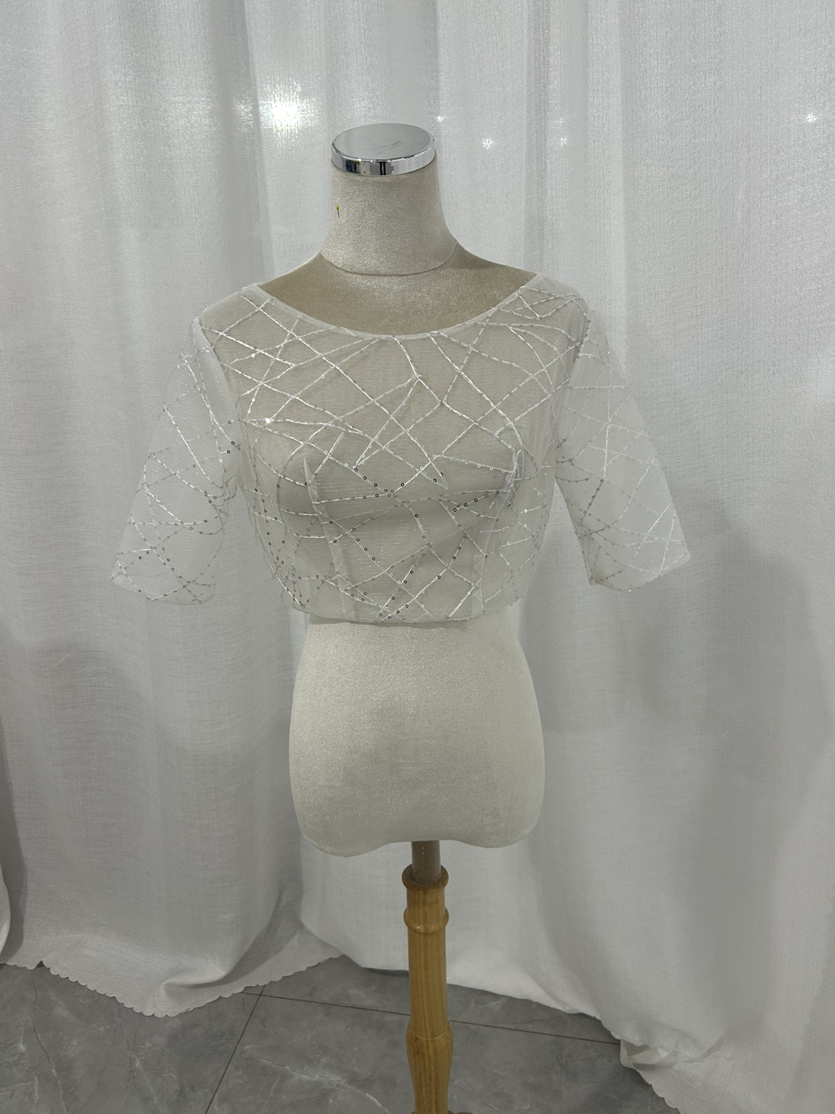 ボレロ　トップス 流れる透け花レース くるみボタン クルーネックキラキラグリッターチュール