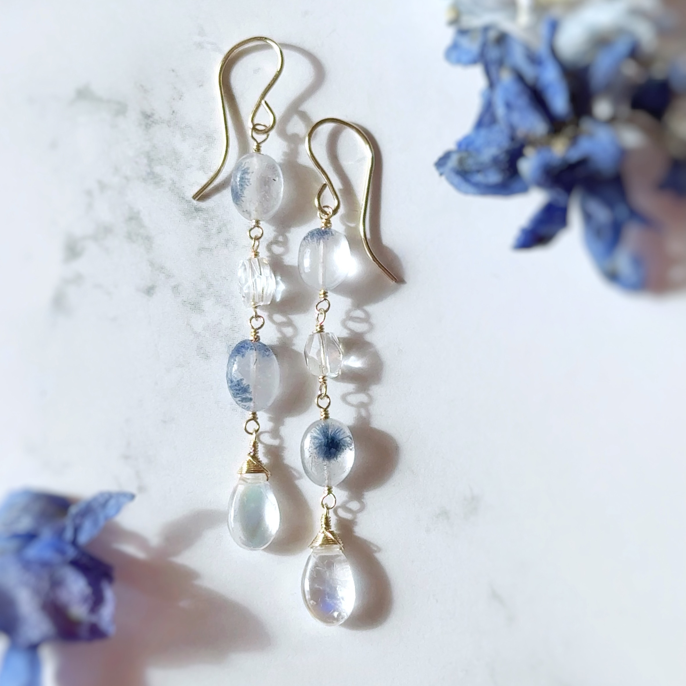 希少石デュモルチェライトインクォーツと高品質アンデシンラブラドライトの青の妖精ピアス◇14kgf