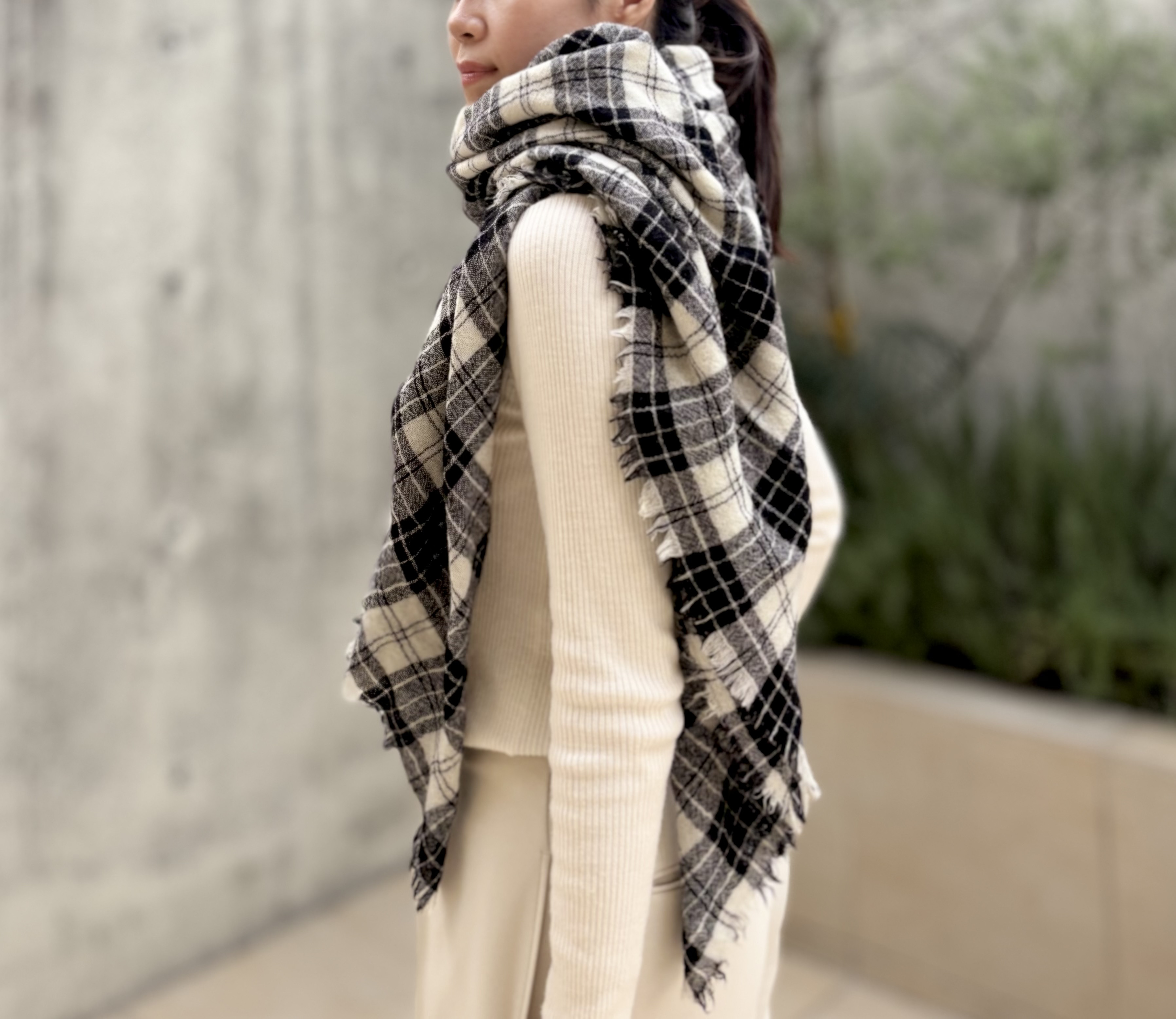 new! WOOLフリンジストール 140㎝×140㎝【 Monochrome 】ウール100% 大判ストール