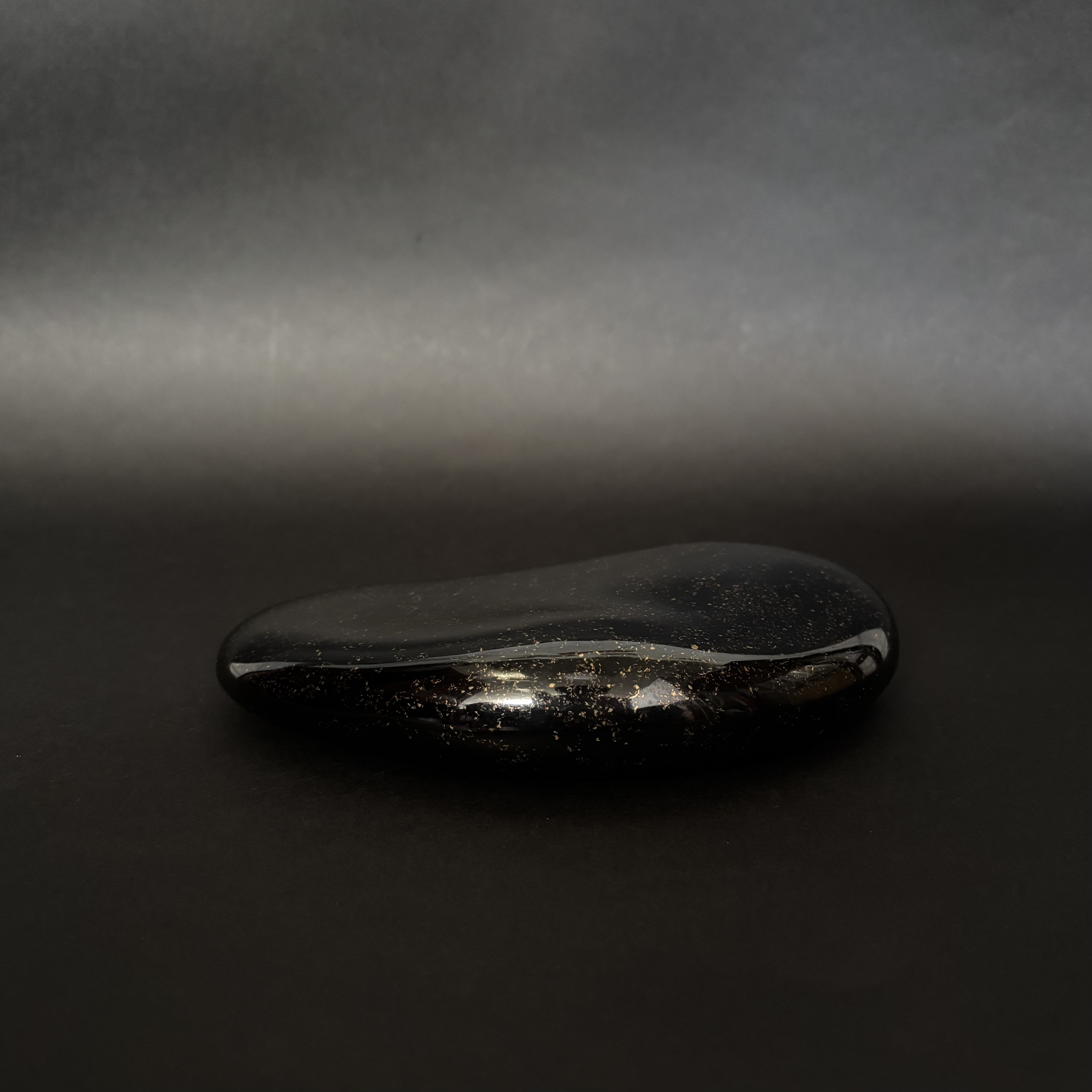 漆石 ― 黒の中の静寂 ―