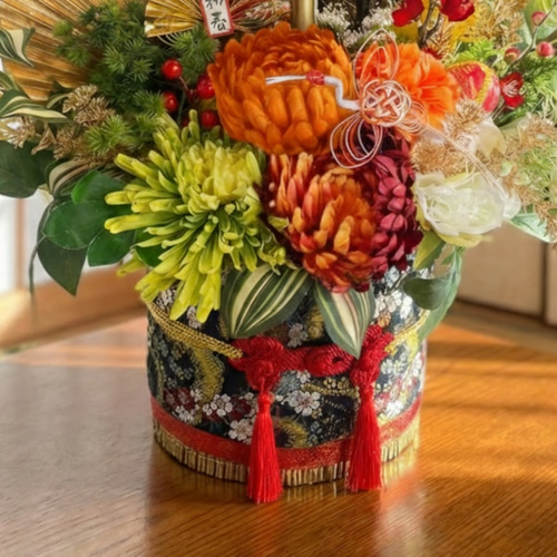 年内にお届け 特大LLサイズ迎春門松｜本物帯と乱れ咲き菊の豪華正月