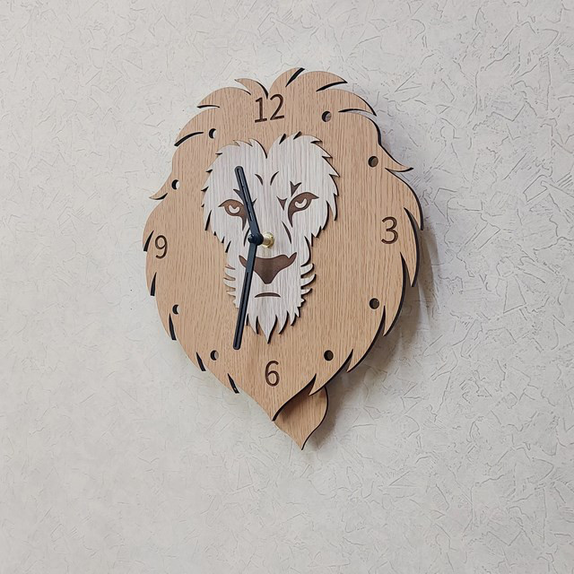 ライオン 壁掛け時計 振り子付き 静音ムーブメント 木製アートクロック