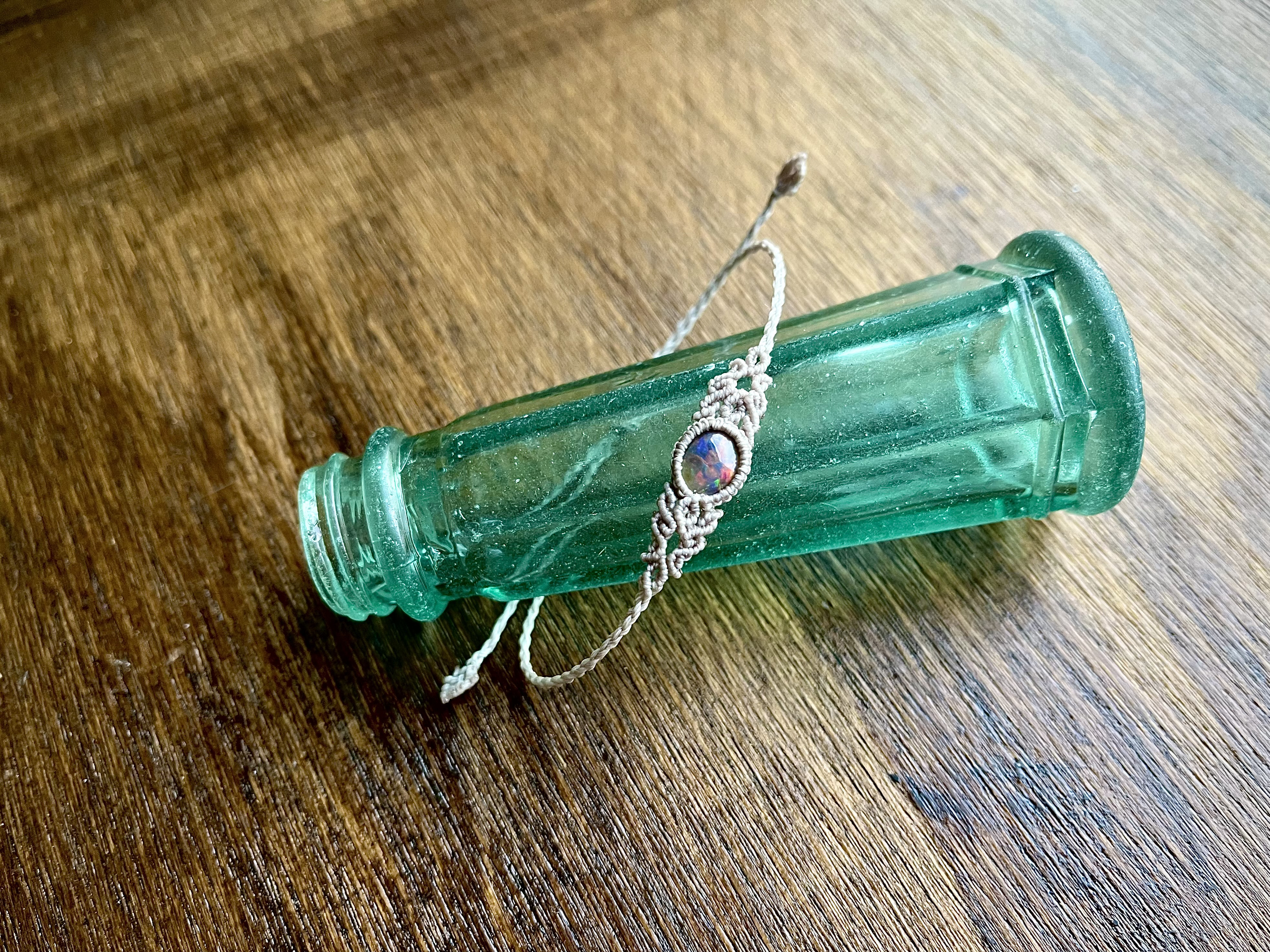 オパールマクラメブレスレット