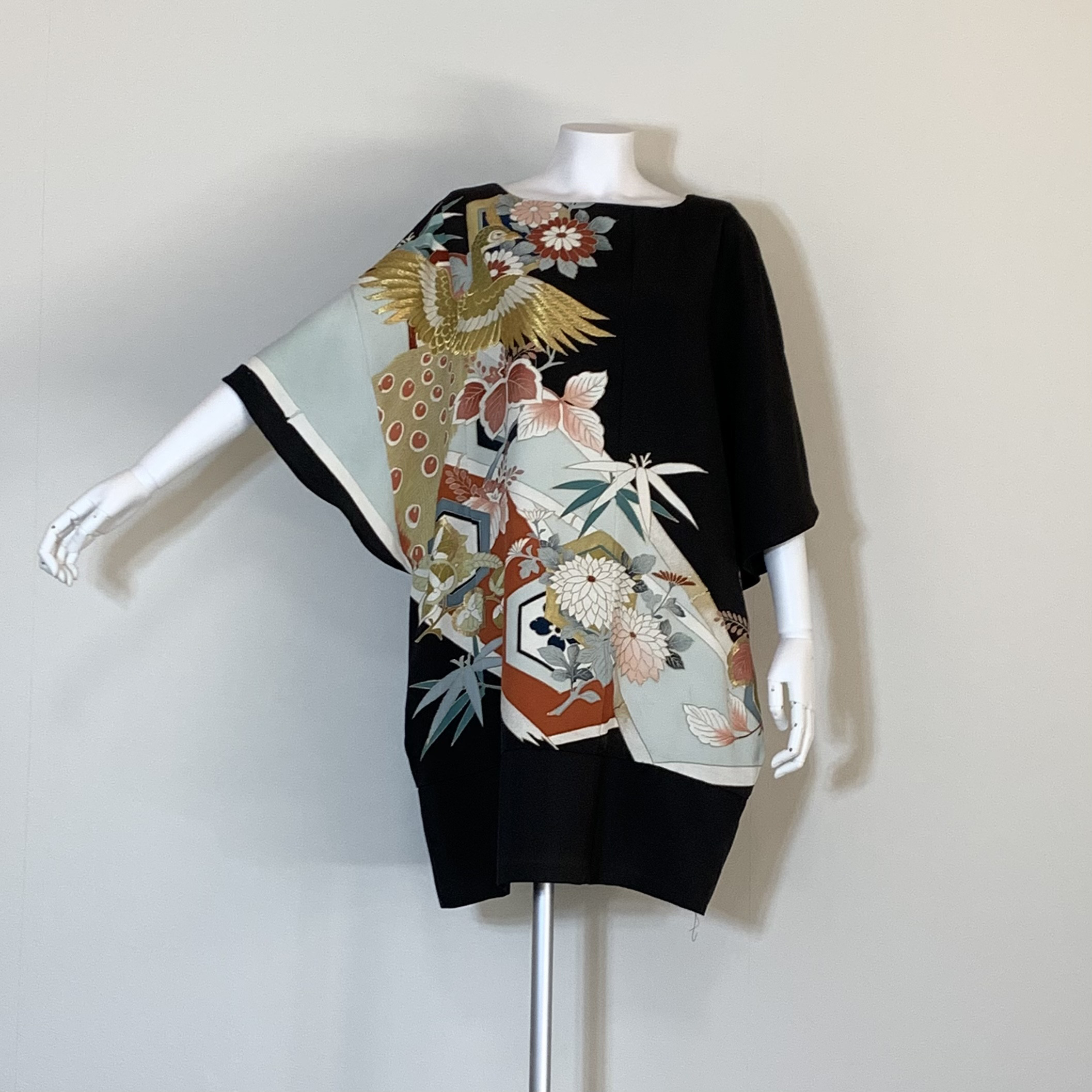 着物リメイク　留袖　ケープ袖ゆったりワンピース