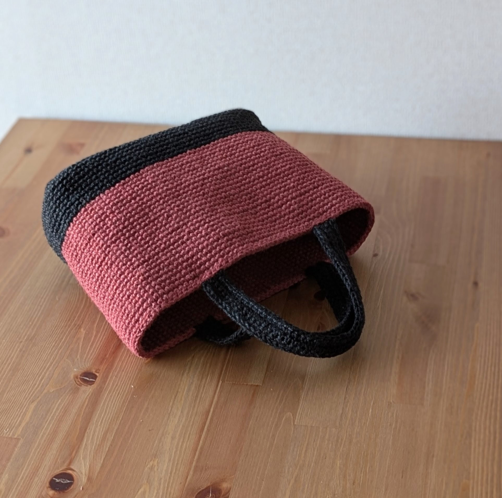 麻紐で編んだバイカラートートバッグ　『レクタングル』　レッド×ブラック