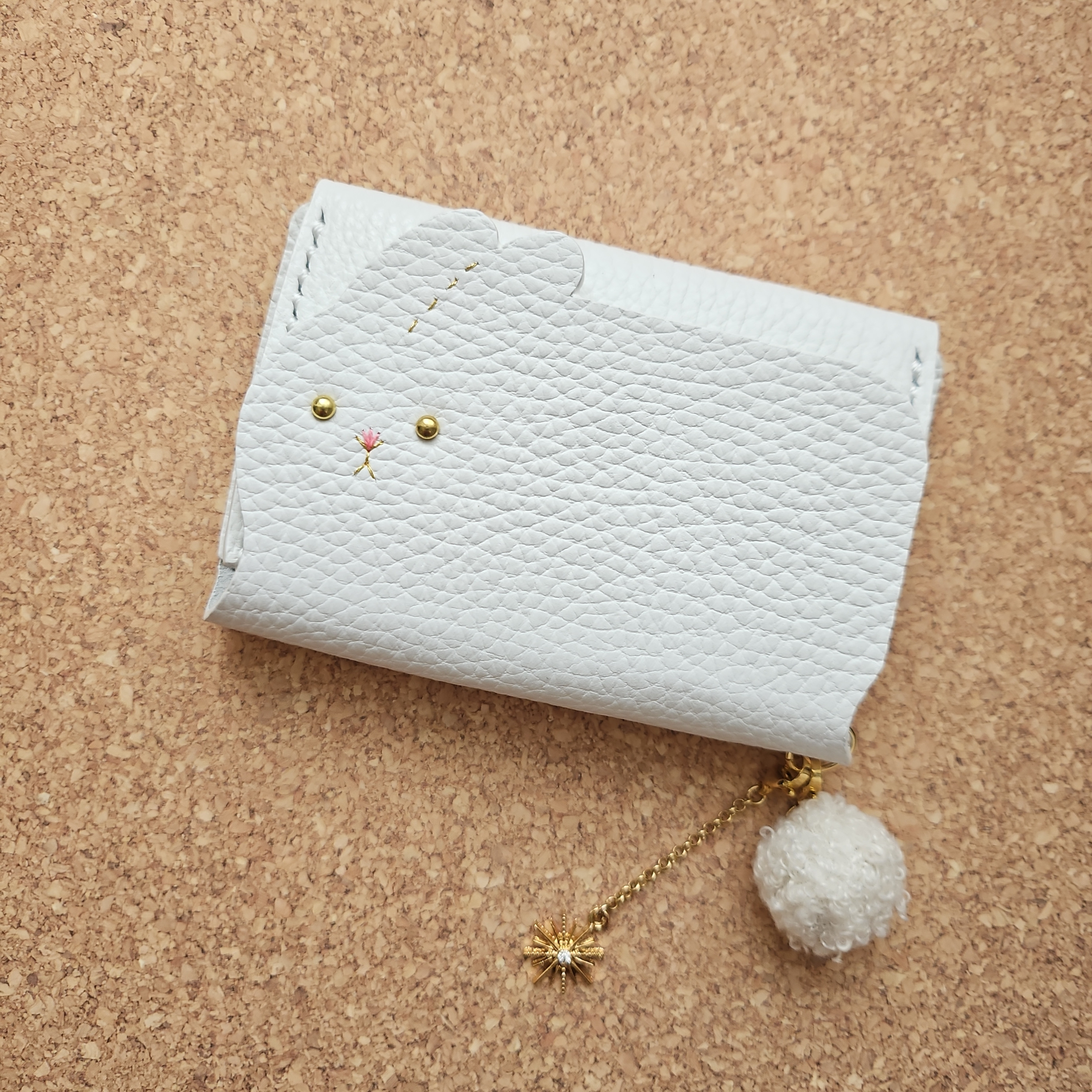 うさぎさん　名刺入れ（カードケース）牛革　スノーホワイト　イタリアンレザー　チャーム付き