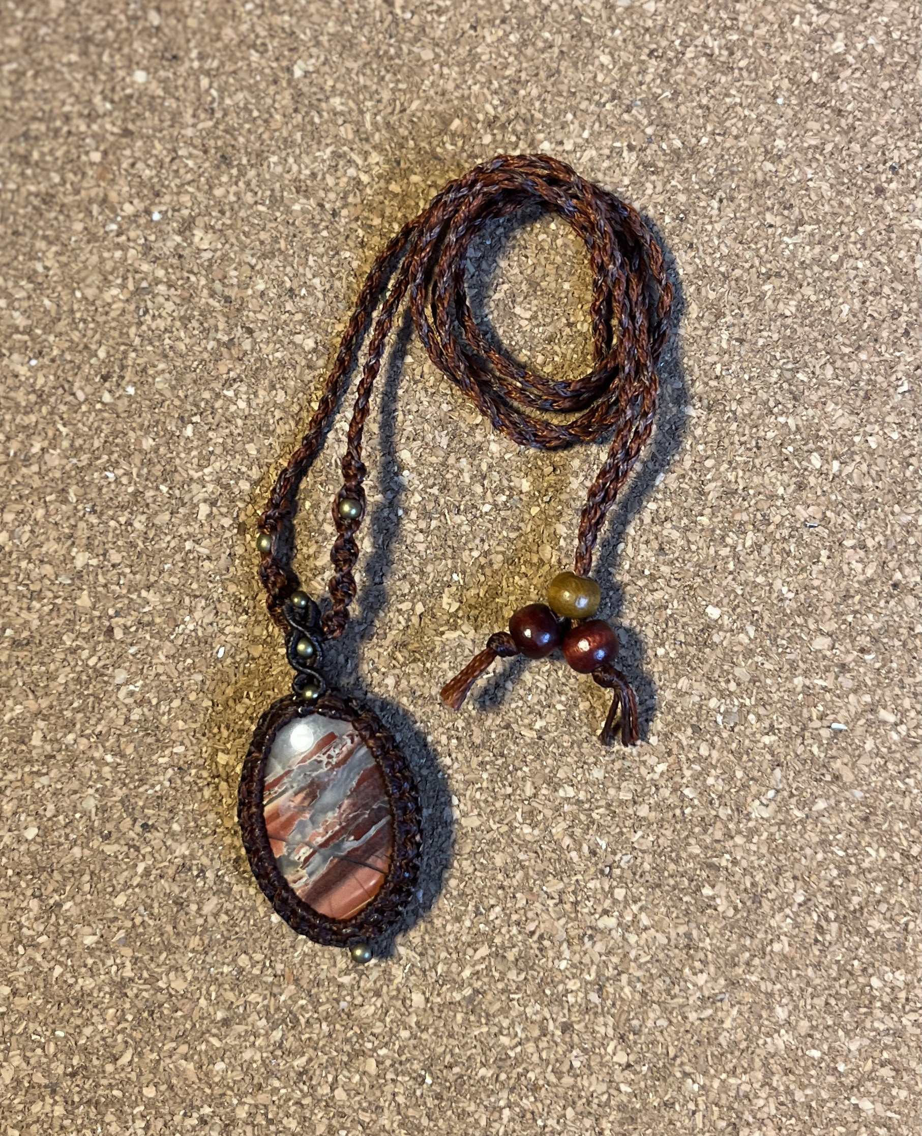 マクラメ天然石ネックレス　レッドジャスパー