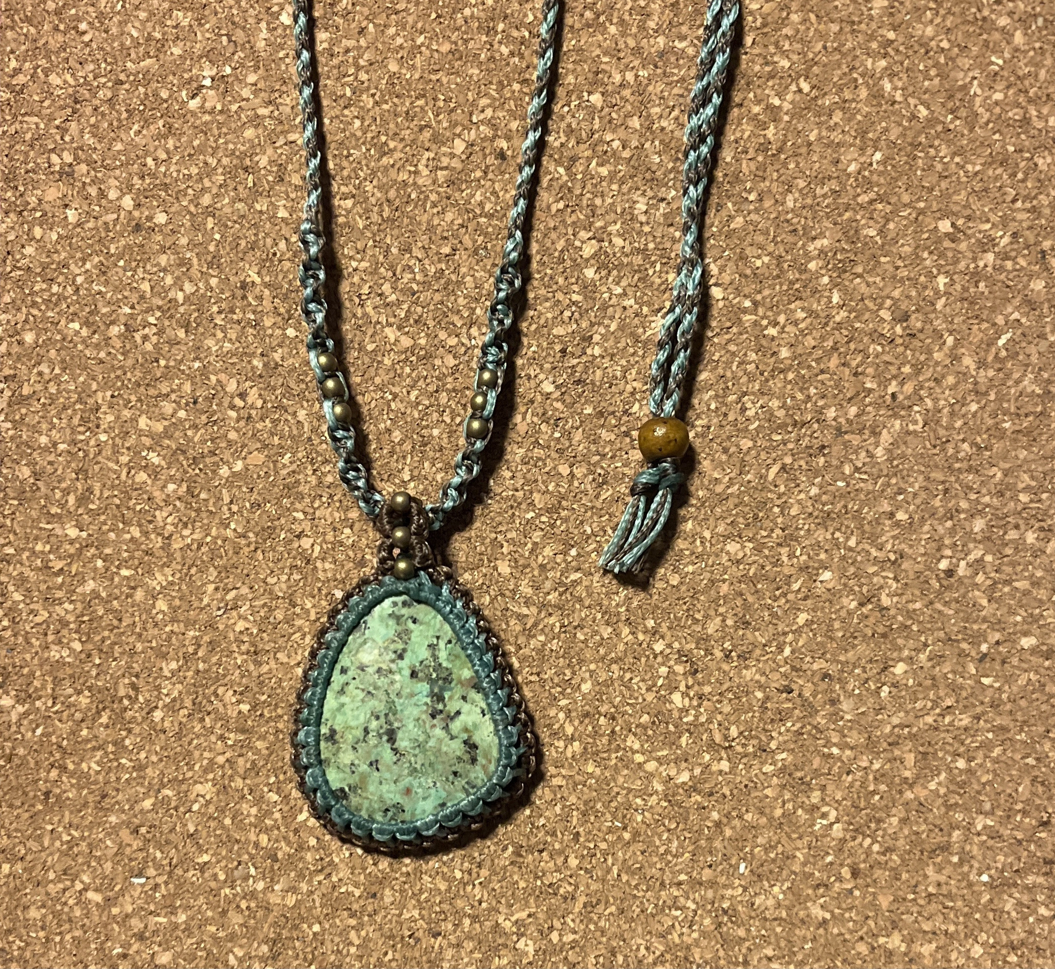 マクラメ天然石ネックレス　ターコイズ