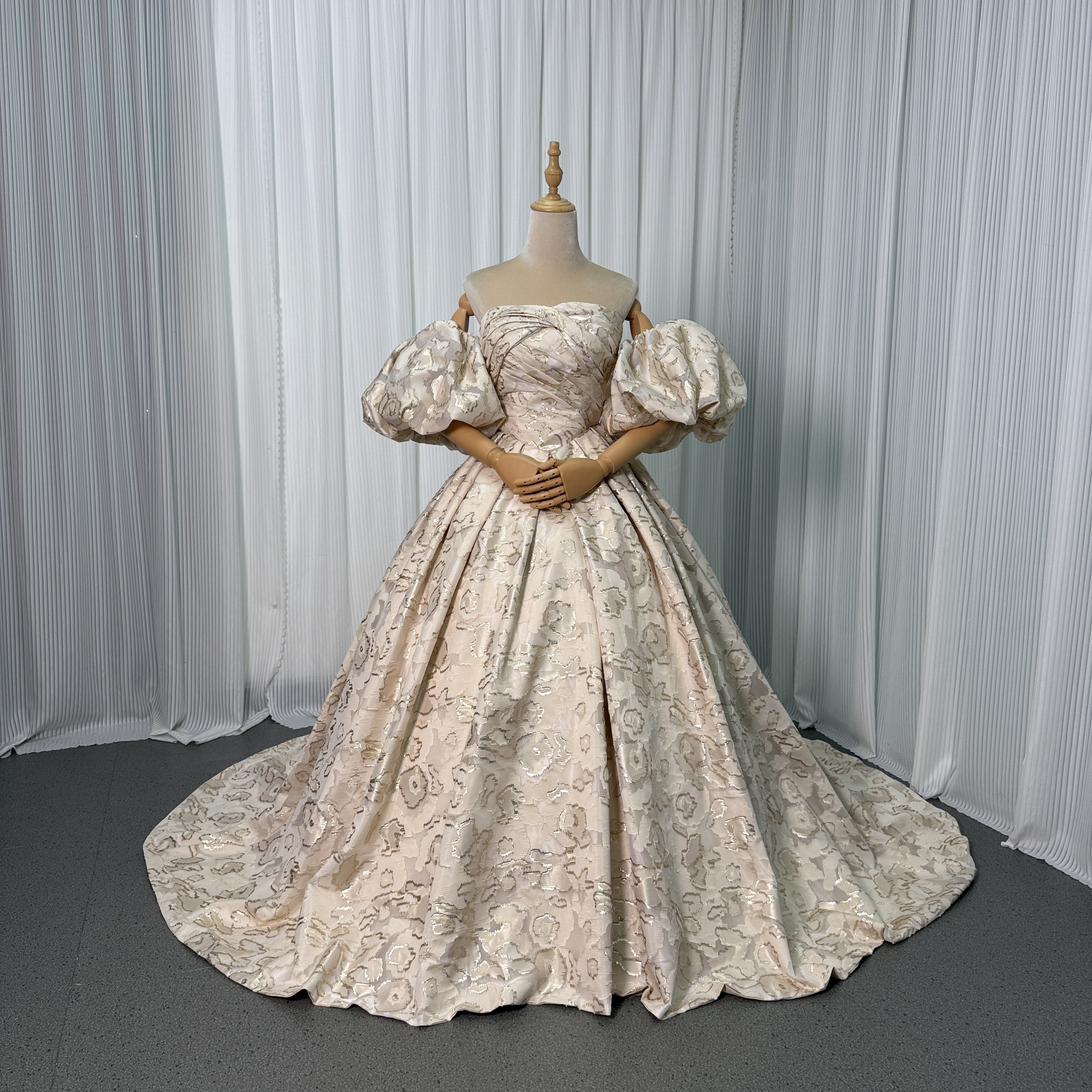 送料無料！カラードレス ジャガード生地 パフスリーブドレス  編み上げ 薄シャンパン色 結婚式 エレガント フランス風