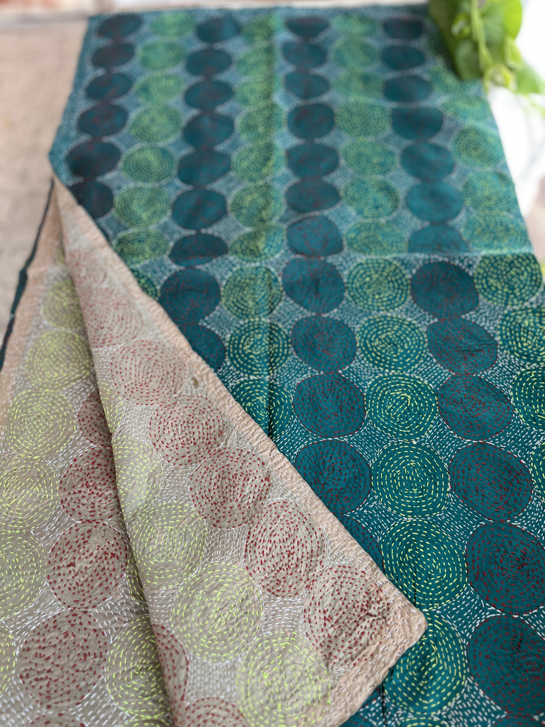 【インド】オールドサリー　カンタ刺繍　リバーシブルストール　マルチカバー2