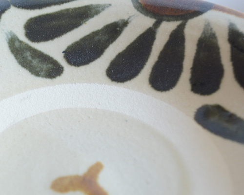 やちむん 勝窯】唐草 7寸皿 大皿 いち商店 通販 20207308｜Creema