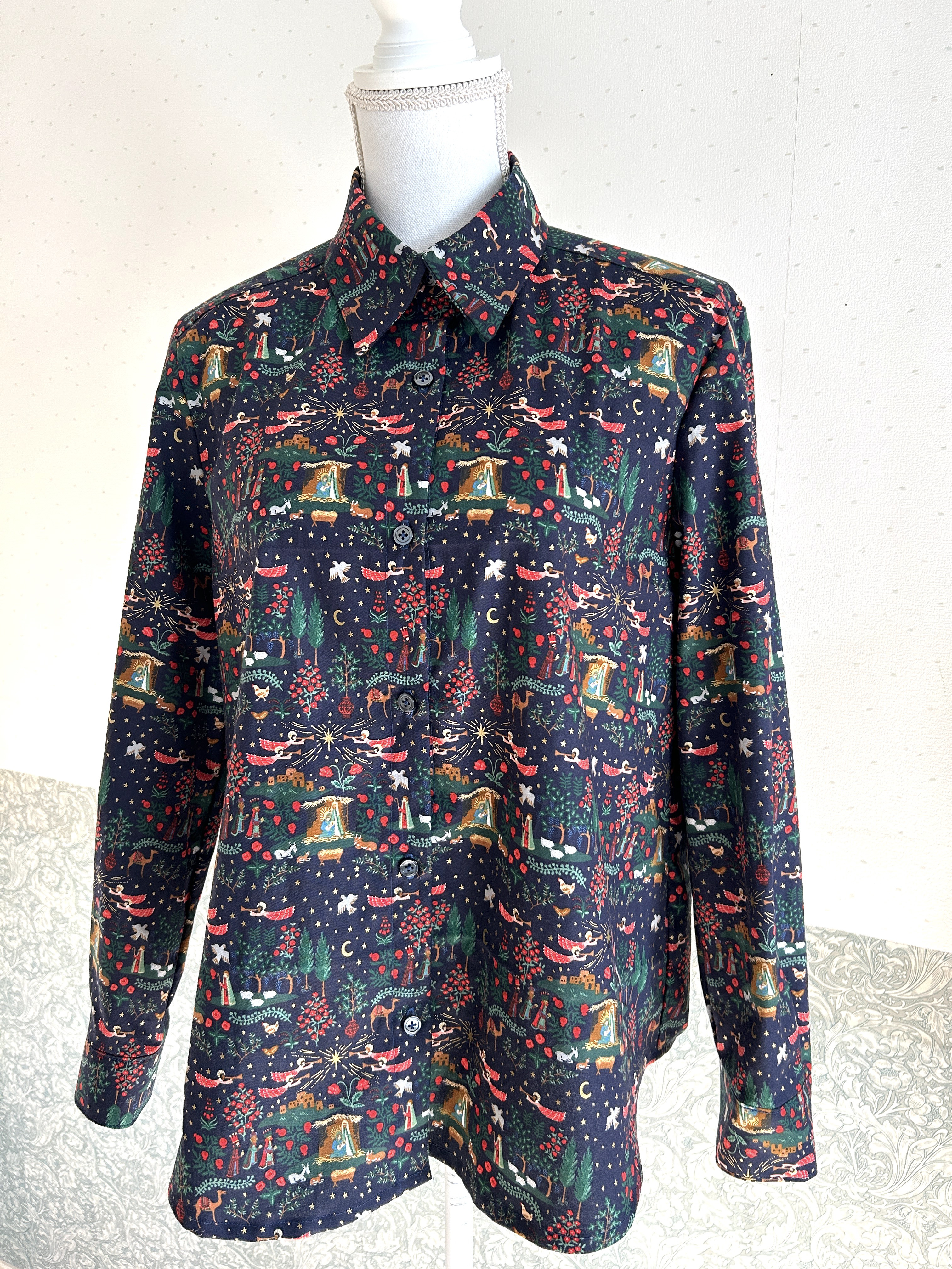 限定1着｜クリスマス柄ワイシャツ（ネイビー）