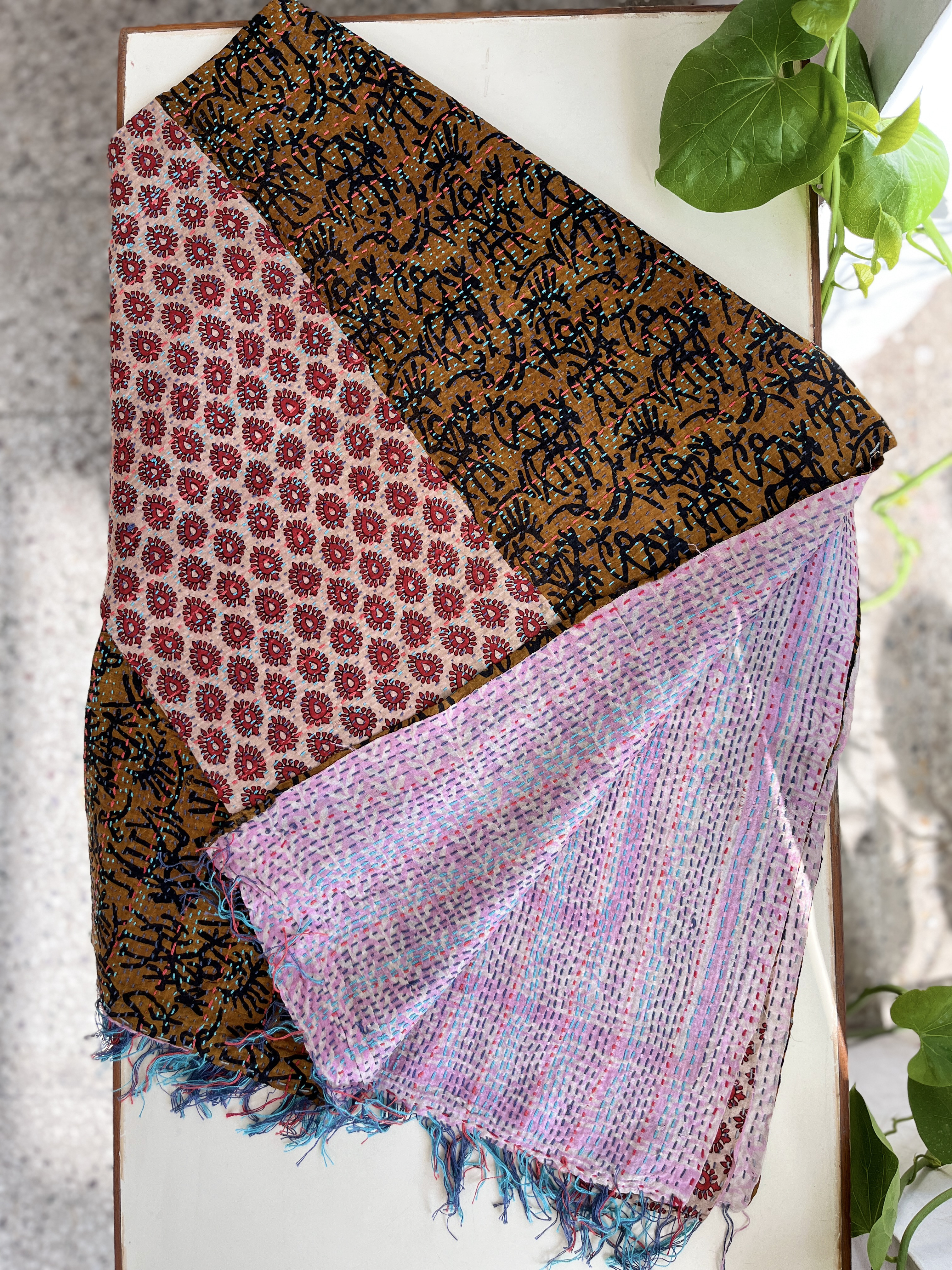 【インド】オールドサリー　カンタ刺繍　リバーシブルストール　マルチカバー12