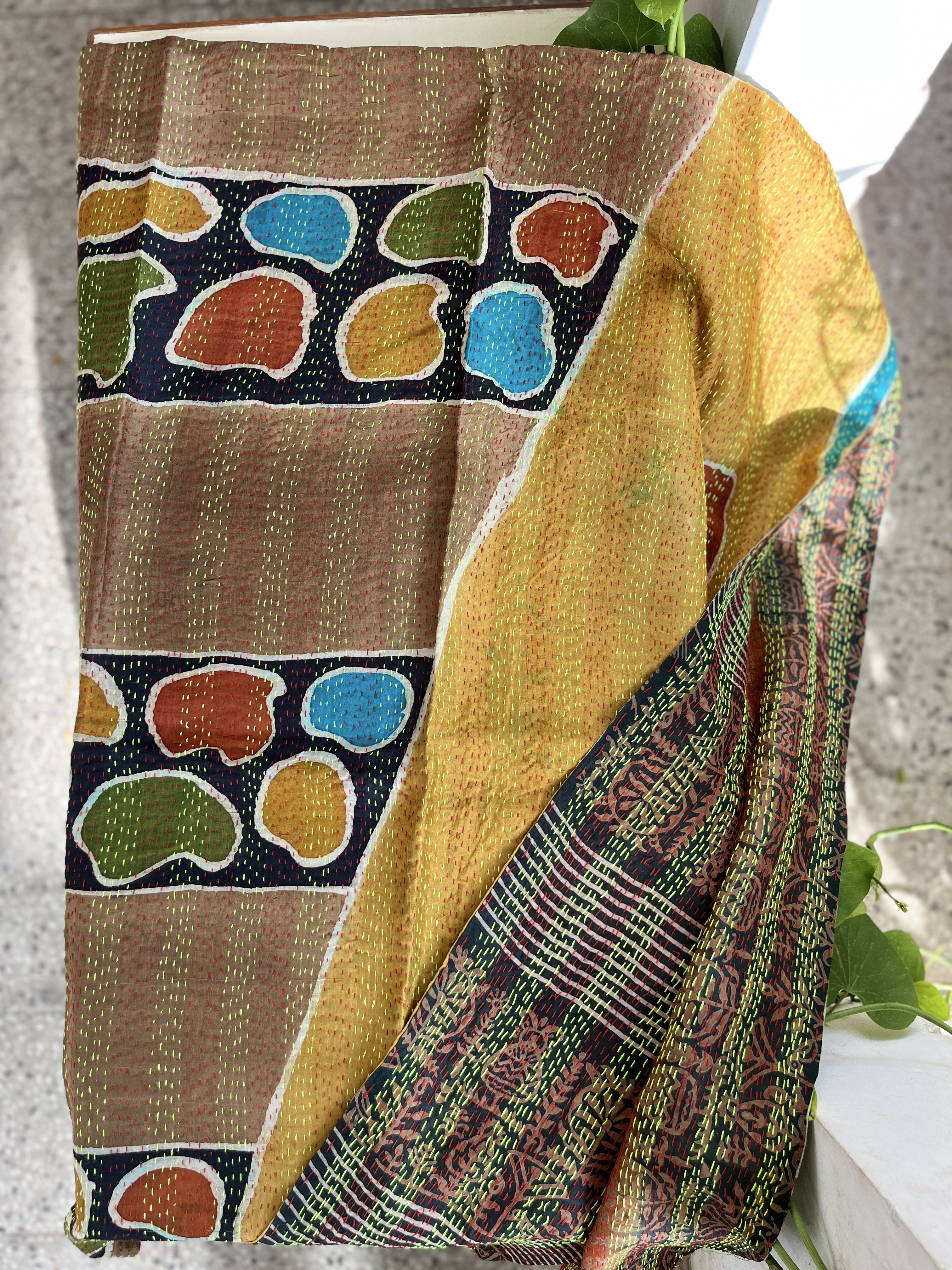 【インド】オールドサリー　カンタ刺繍　リバーシブルストール　マルチカバー18