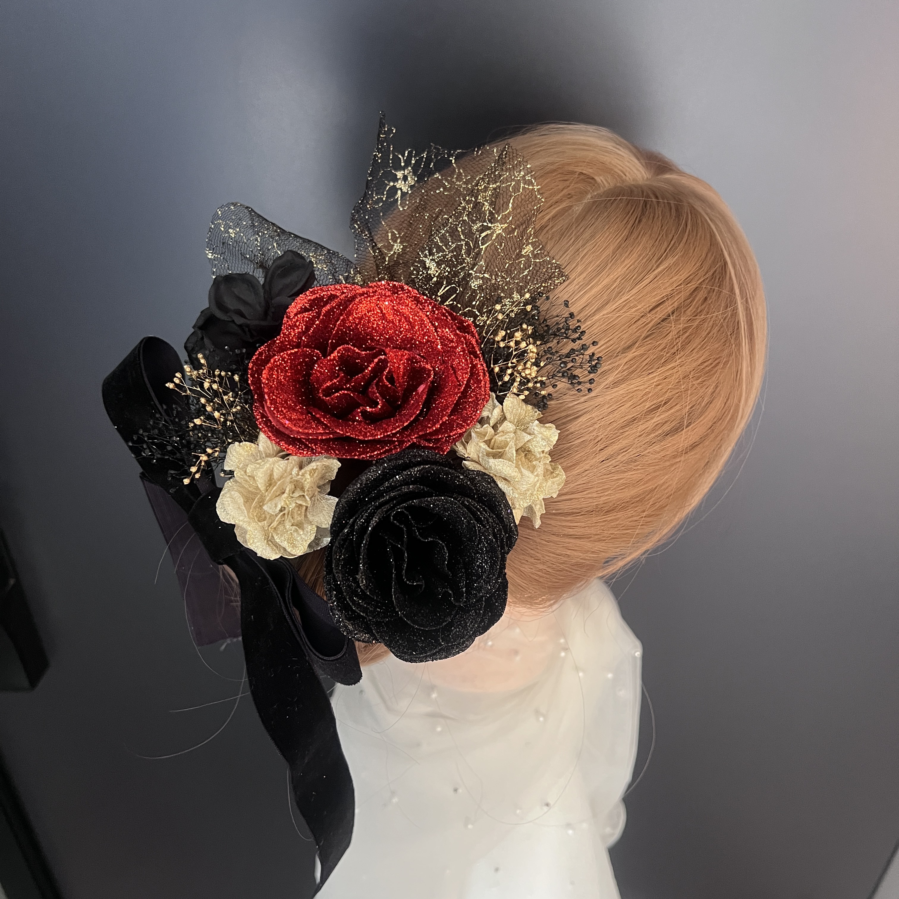 ha208 髪飾り 結婚式　卒業　成人式 着物　振袖　キラキラバラ　レッド　黒 4,050円